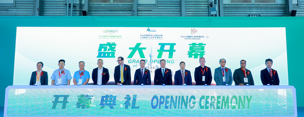 Vietnamese trade delegation at the Aluminium Asia industry exhibition